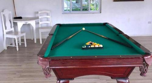 Бильярд в Gold Nugget Hotel