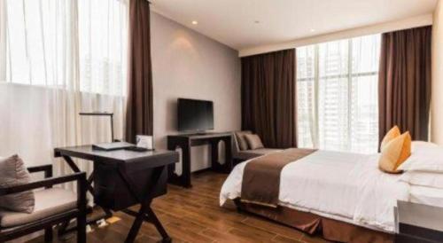 a hotel room with a bed and a desk at H Life Hotel Nanshan Branch in Shenzhen