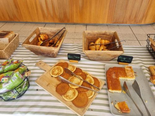 Comida en o cerca de este hotel