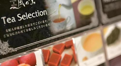 a sign that says tea selection in a display case at Luxury Wa Hotel Kaze No Kaori in Ito