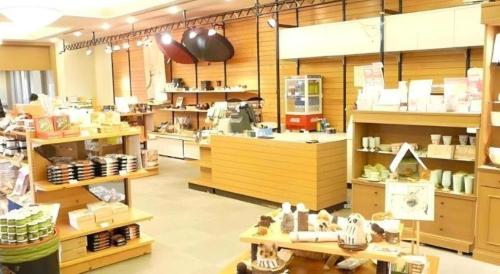 a store filled with lots of items on display at Hotel de Premiere Minowa in Inawashiro
