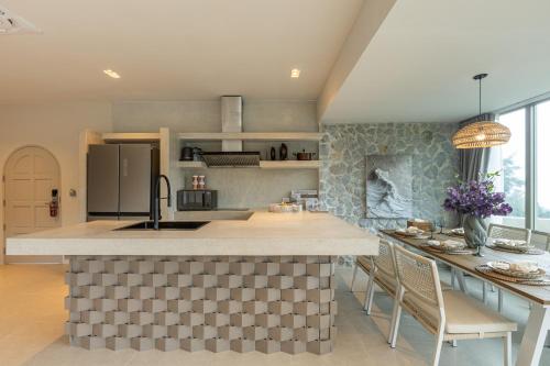 Dapur atau dapur kecil di Amala Grand Bleu Resort Hilltops - SHA