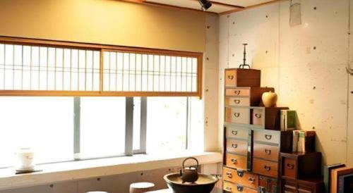 a room with a window and a stack of boxes at Myoken Ishiharaso in Kirishima