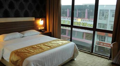 Кровать или кровати в номере Clover Hotel