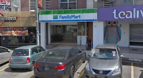 a group of cars parked in front of a store at Hotel Zamburger Sri Petaling in Kuala Lumpur