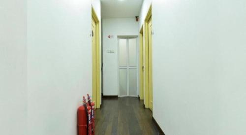 Фотография из галереи Capital O 90674 4S Hotel в городе Муар