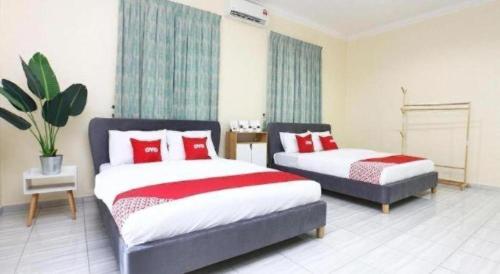 Кровать или кровати в номере OYO 89607 Aloha Chalet