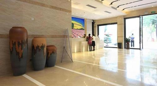 Lobi atau kawasan kaunter penerimaan di Shenzhen Lavande Hotel Airport Terminal Branch