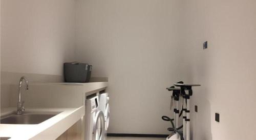 a kitchen with a sink and a counter with a camera at Echarm Hotel Taizhou International Convention and Exhibition Center 