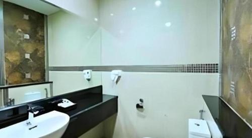 Ванная комната в Green World Palace Hotel