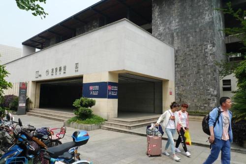 a group of people walking in front of a building at Hangzhou Bokai Westlake Hotel in Hangzhou