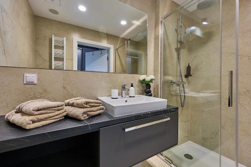 a bathroom with a sink and a shower at Baltic Infinity in Międzyzdroje