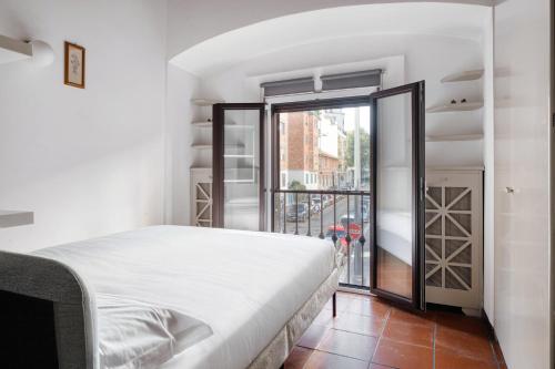 Hostmate - Milano - Savona - Solari