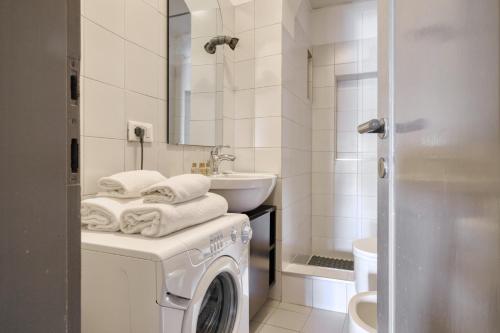 Hostmate - Milano - Savona - Solari