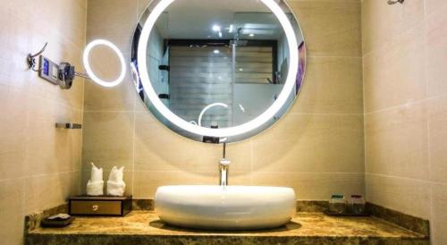 a sink in a bathroom with a large mirror at Lavande Hotel Xi'an Longshouyuan Wenjing Road in Xi'an