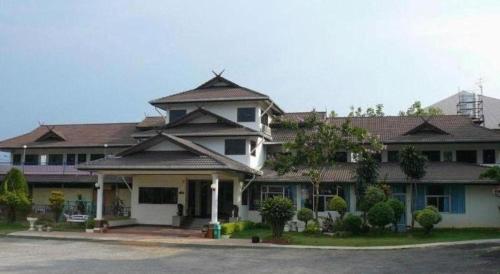 a large house with a tiled roof at Nantawan Hotel in Chiang Rai