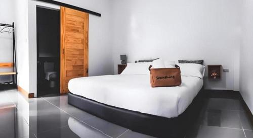 Postel nebo postele na pokoji v ubytování CoZy House Chiangrai