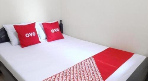 Giường trong phòng chung tại Hotel O Panderman Residence