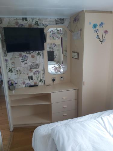 Cama o camas de una habitación en B8 The chase caravan park, caravan ref B 3 Bed 8 Berth