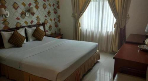 Postel nebo postele na pokoji v ubytování Jelita Tanjung Hotel