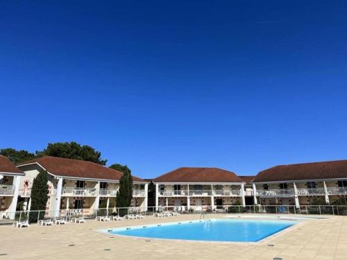 Appartement pour 4 à 6 personnes avec piscine