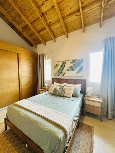 Ένα ή περισσότερα κρεβάτια σε δωμάτιο στο IBE 402 Penthouse with Pool Garden Breeze Dominicus