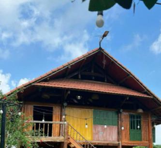 Tòa nhà nơi khách sạn tọa lạc