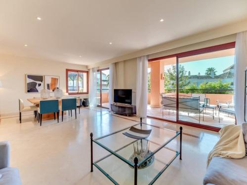 Holiday penthouse in Marbella, Beachfront