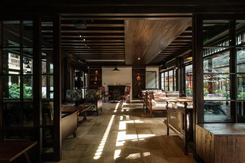 Un lugar para sentarse en Floral Sheqinghe B&B