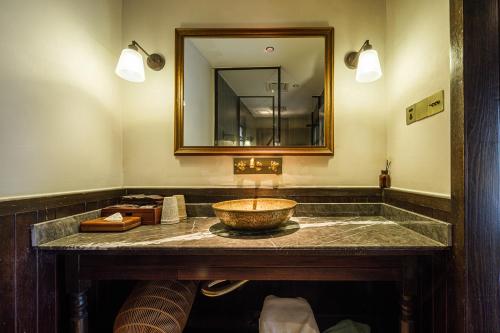 Un baño de Floral Sheqinghe B&B