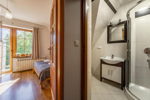 Un baño de DW Pod Jaworami - relaks - jacuzzi, sauna na wyłączność