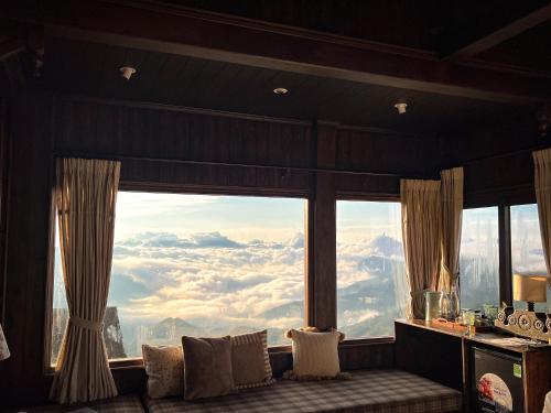 a room with a large window with a view at MiAmi Mountain Retreat in Bắc Yên