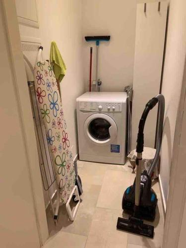 Modern 1BR by Rochusmarkt Walk to Vienna Center