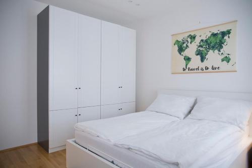 Modern 1BR by Rochusmarkt Walk to Vienna Center