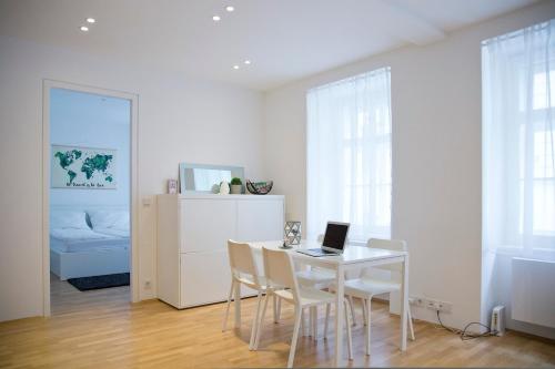 Modern 1BR by Rochusmarkt Walk to Vienna Center