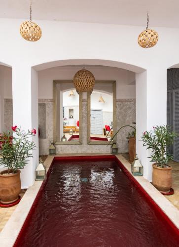 Piscina a Riad El Jadide o a prop