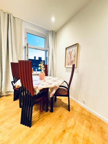 Bright & Spacious 4BR Apt Near Kaufpark Alterlaa
