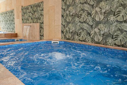 Piscina en o cerca de Gori Inn