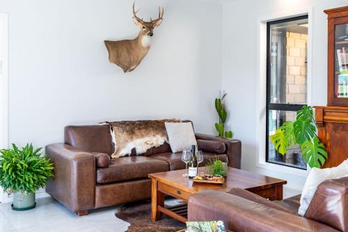 Zona de estar de Tarras Serenity Haven - Mountain Views and Calm