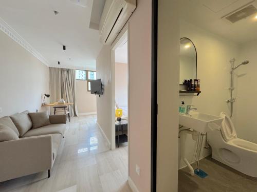 a living room with a couch and a sink at The Keystone Clarke Quay in Singapore