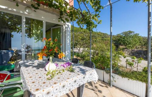 1 Bedroom Awesome Apartment In Rab