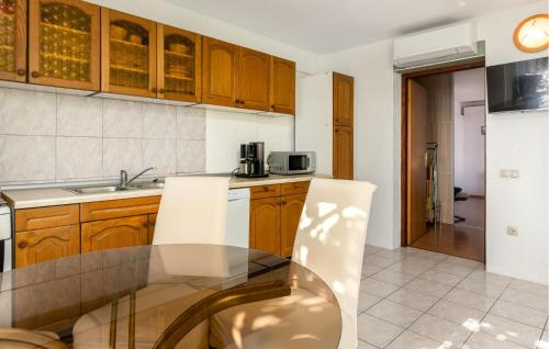 1 Bedroom Awesome Apartment In Rab