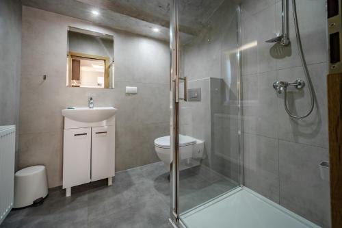 Un baño de DW Pod Jaworami - relaks - jacuzzi, sauna na wyłączność
