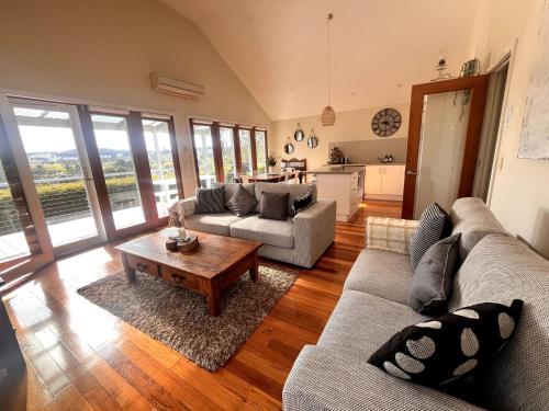 Χώρος καθιστικού στο Bells Of Beechworth