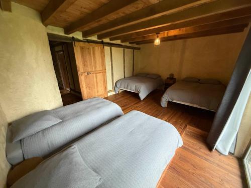 Cama o camas de una habitación en Gîte avec piscine intérieur, Le Repère de Choiseau