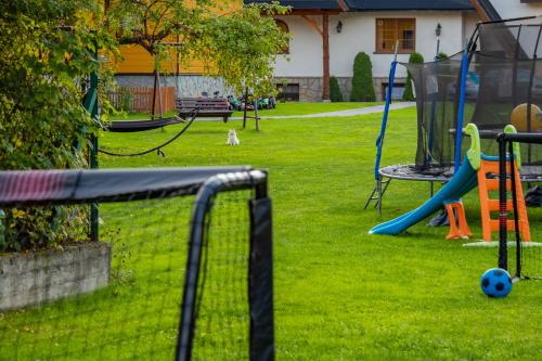 Zona de juegos infantil en DW Pod Jaworami - relaks - jacuzzi, sauna na wyłączność