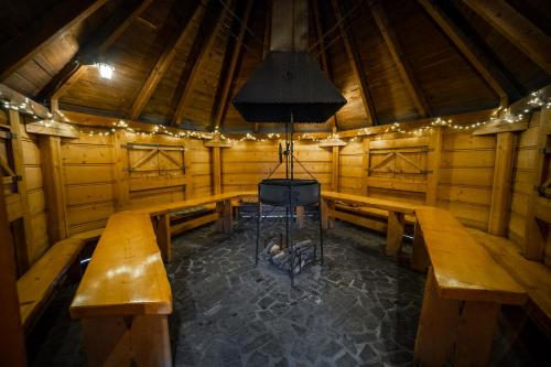 Imagen de la galería de DW Pod Jaworami - relaks - jacuzzi, sauna na wyłączność, en Białka Tatrzanska