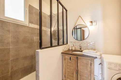 a bathroom with a sink and a mirror at Spacious & bright apartment - Top location in Toulon