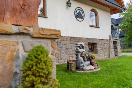 Jardín al aire libre en DW Pod Jaworami - relaks - jacuzzi, sauna na wyłączność