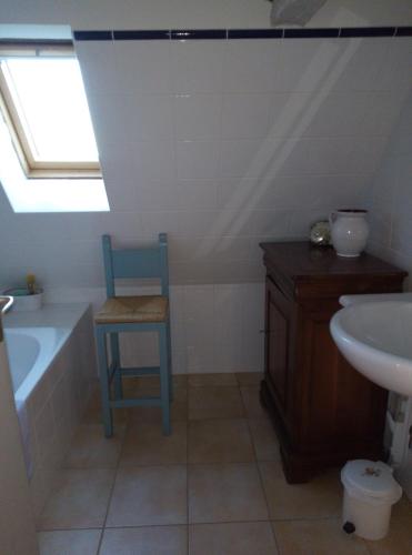 Bilik mandi di LE PARDÈS BnB